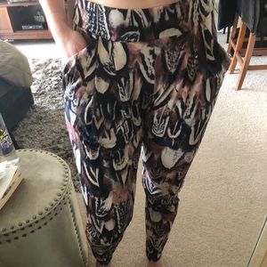 Bebe size M patterned pants